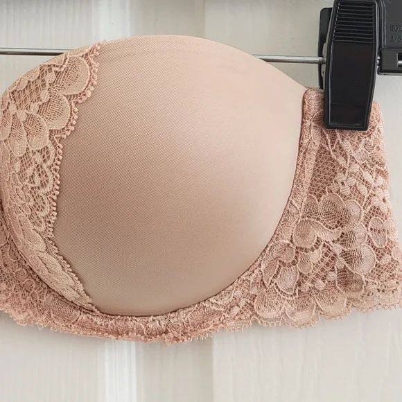 Victoria's Secret Lace Strapless Bra in Blush Pink, 34C - Picture 4 of 10